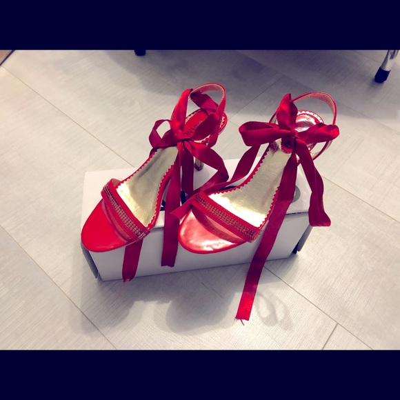Red Heels ๐ ๐ with Satin Ribbon to tie as Bow - NEW - Picture 2 of 9